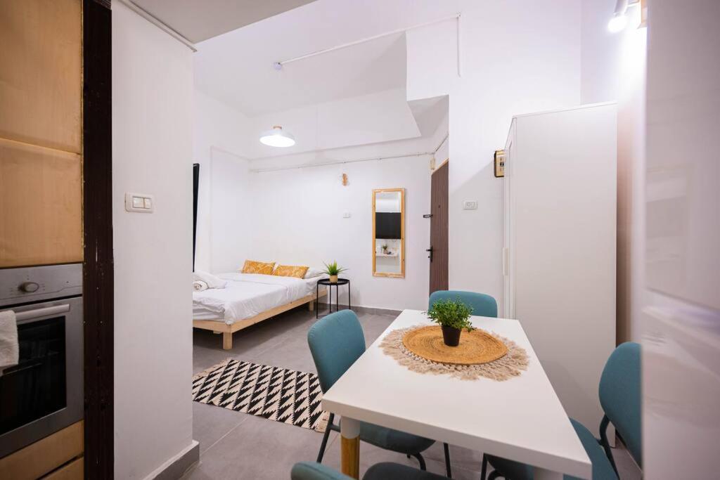 Studio Apartment In Ben Yehuda Cozy And Convinent Tel Aviv Exterior photo
